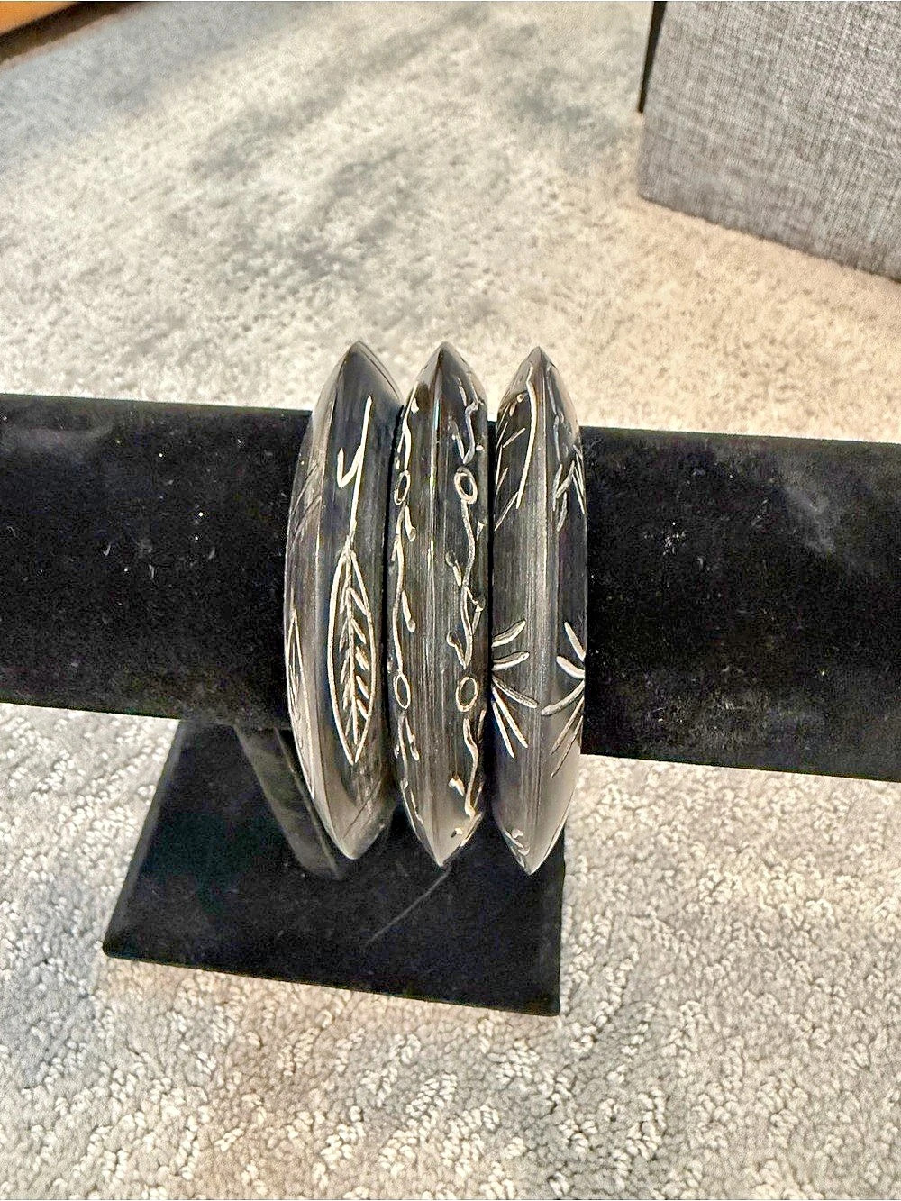 Resin Carved Black Bangle Bracelet Set